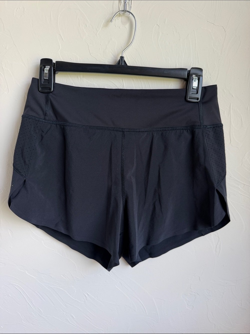 Athleta Black Run With It 3.5” Short